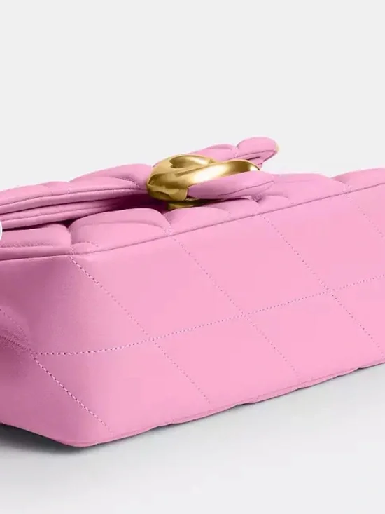 Coach Tabby Shoulder Bag 20
With Pillow Quilting - Picture 5 of 7